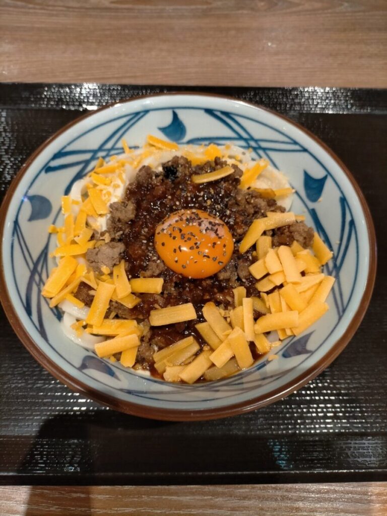 粗挽きチーズ釜玉うどん